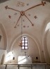 Kiriku vanimale ehk kooriosale on iseloomulikud sügavad teravkaarsed, peaaegu täielikult seinapinda hõlmavad nišid ning roieteta ristvõlv.. Foto: M. Viljus