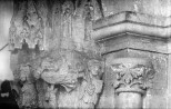 Skulptuurigrupp Püha Katariinaga võidukaare põhjapoolsel piilaril (detailvaade kagust). Dolomiit, 14. saj.