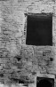 Kloostri kiriku põhjaseina idapoolne aknaava (I korrus). Aknaava hilisem väline täitemüür on eemaldatud. Näha tellisvooder ja planksillused.. Autor: V. Raam, R. Zobel, K. Aluve. Aasta: 1954-1957