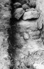 Šurf nr.3. šurfi põhjapoolses osas avatud ristvundament torni läänevundamendile. Fotografeeritud lõuna-põhja suunas.. Autor: H.Uuetalu. Aasta: 1958