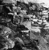 Vaade torni sissekäigu trepiastmetele, mis tegelikult on mingi lammutatud portaali silluskaare puhtalt tahutud plokid.. Autor: V.Raam. Aasta: 1971