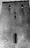 Vertikaalne pragu torni lnepoolses kljes.. Foto: Foto. V.Raam. Muinsuskaitseameti arhiiv, silik P-137