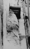 Kooriruumi loodenurga turba kapiteeli rekonstruktsioon savist. Vaade lõunast alt. N-1700/4-5. Autor: T. Böckler. Aasta: 1957