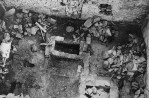Vaade kooriruumi põrandale pärast arheoloogilisi kaevamisi. Keskel: kivist altari alune. N-1740/1. Autor: T. Böckler. Aasta: 1957