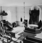 Üldvaade altarile ja kantslile. Autor: Avo Sillasoo. Aasta: 1980