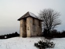 1638.a. püstitatud kellatorn algselt kiriku viiluluugis paiknenud kelladega.. Foto: M.Viljus, 02/2007