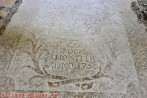 Tõenäoliselt esikabelist pärinev Georg Johan von Bocki hauaplaat aastaarvuga 1758.. Foto: Roman Tamm, 07/2011