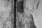 Vaade läänest kirikuruumi kirdenurga turba hävinenud konsoolile enne savist rekonstruktsiooni teostamist. N-1683/3. Autor: T. Böckler. Aasta: 1957