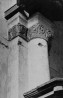 Näide hilisromaaniliku dekooriga kapiteelidest Haapsalu toomkirikus - lõunaseina kapiteel võidukaare kohal.  . Foto: R.Valdre. sept.1968. Muinsuskaitseameti arhiivi fotokogu
