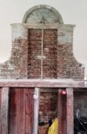 Valga Jaani kiriku punastest tellistest altarisein tagantpoolt. Foto: V. Metsaluik, 2020. 