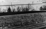 Põhjapoolse seina keskosa vaade peale pealmise osa uuesti müürimist. Aasta: 1957/58