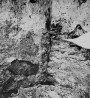 Sondaaž käärkambri idaseina ja kooriruumi põhjaseina vahelises nurgas. Autor: Villem Raam. Aasta: juuli-august 1959