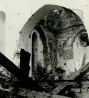 Sisevaade koori kirdenurgale. Esiplaanil varisenud katusekonstruktsioonide jäänused.. Autor: V. Raam. Aasta: 08/1971.. #13635/2