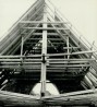 Säilinud katusekonstruktsioon.. Foto: V.Raam, 1970.