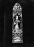 Rapla rajoon, Juuru kirik vitraaž aken altarist paremal (Peetrus), klaasimaal, tinaraamid 19 sajand. Autor: Avo Sillasoo. Aasta: 1978. #N2495
