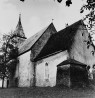 Välisvaade kirikule kagust. Autor: Avo Sillasoo. Aasta: 1978