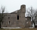 Vaade põhjast kirikule ning loodenurgas asuvale konsooltornile.. Foto: M. Viljus (04/2010)