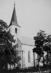 Vaade kirikule edelast . Autor: Olev Kõll. Aasta: August 1980. #3981
