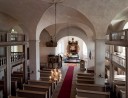 Vaade kesklöövile altari suunas. Kirikut iseloomustavad barokiajastule omased servoonvõlvid.. Foto: M.Viljus, 08/2012