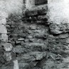 Purunenud trepp torni välisukse ees. Vaade SW-st enne taastamist.. Autor: V.Raam. Aasta: 1984