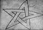 Maalingu motiiv (pentagramm) koorivõlvil, sekko, 14.saj.