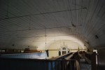 Puidust, lameda silindervõlvi kujuline lagi. Foto: J.Jõhvik