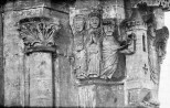 Skulptuurigrupp võidukaare lõunapoolsel piilaril. (detailvaade kirdest). Dolomiit, 14. saj.