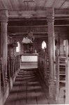 Sisevaade vahekäigust altarile, esiplaanil vääri postid. 1943. Foto: SM F 3715:423 F; Kirchhoff, Richard
