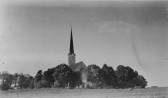 Väike-Maarja kirik Virumaal. Vaade kiriku tervava kiiverorniga hoonele puude vahel. Kirik asut. kabeliks 1346. Ümberehit. 1873. Autor: Hoyningen-Huene. Aasta: 20. saj algus. #5658/56