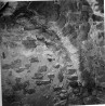 Kinnimüüritud karniis torni II korrusel (koori S-seina välisküljel). Aken fotol 28 on mainitud kaare läänepoolsest lõigust läbi murtud.. Autor: V.Raam. Aasta: 1984