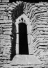 Aken kabeli lõunaseinas kinnimüüritud portaali kohal.. Autor: R.Valdre. Aasta: oktoober 1965