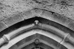 Detail. Tornialuse portaali kaare lukukivi pärast puhastamist. Autor: H. Rennik. Aasta: 1959. #1533/1