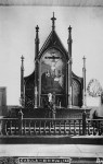 Vaade kunagisele Karula kiriku altarile pärast 1835-1836.a. ümberehitusi. Altarimaaliks on Brüllow' järgi valmistatud koopia maalist "Jeesus ristil". . Foto: Muinsuskaitseameti vallasmälestiste arhiiv, toimik 4-1.17