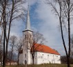 Läänetorn pärineb 16. saj. alguse kiriku ümberehitusest.. Foto: M. Viljus, 05/2013