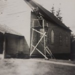 Käru kiriku remont 1957. aasta suvel. Foto: EELK arhiiv, toimik X-56