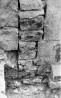 Šurf nr.1. Kiriku põhjaseinas oleva vana portaali alumised põsekivid, uued portaalkivid ja viimaste vaheline täismüüritis.. Autor: H.Uuetalu. Aasta: 1958
